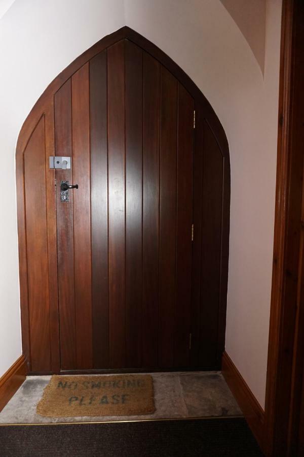 Chapel Croft Guest House Biddulph  外观 照片
